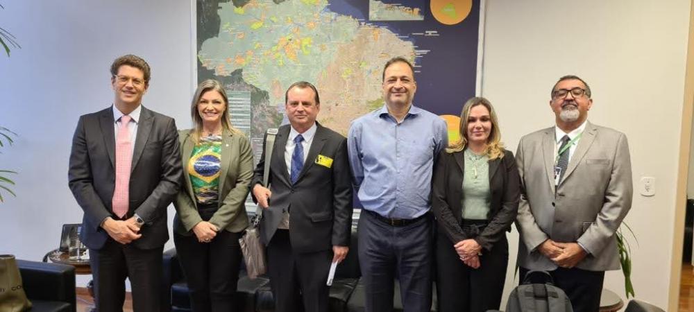 A deputada Aline Sleutjes esteve na companhia do assessor técnico da CAPADR, Ronei Fonseca e do Consultor Técnico Vitor Burko. Acompanharam a pauta em debate o Presidente do ICMBIO Fernando Lorencini e a Diretora de Ações Socioambientais do Instituto Chic