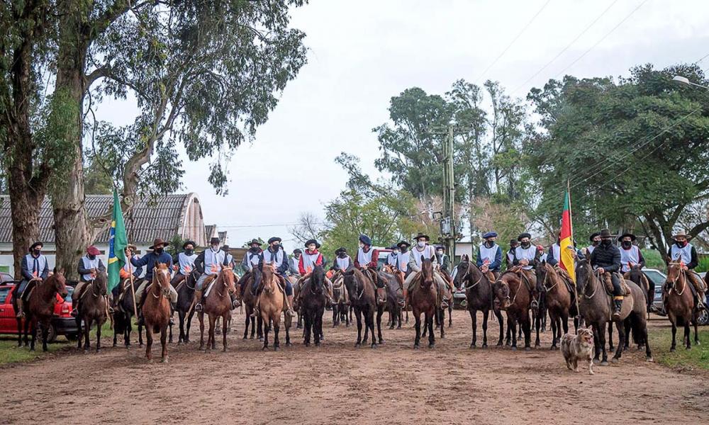 São 750 quilômetros que serão percorridos em 15 dias pelos 36 conjuntos que fazem parte da 19ª edição da Marcha Anual de Resistência da Associação Brasileira de Criadores de Cavalos Crioulos (ABCCC) e 28ª Marcha de Resistência de Jaguarão - edição que tam