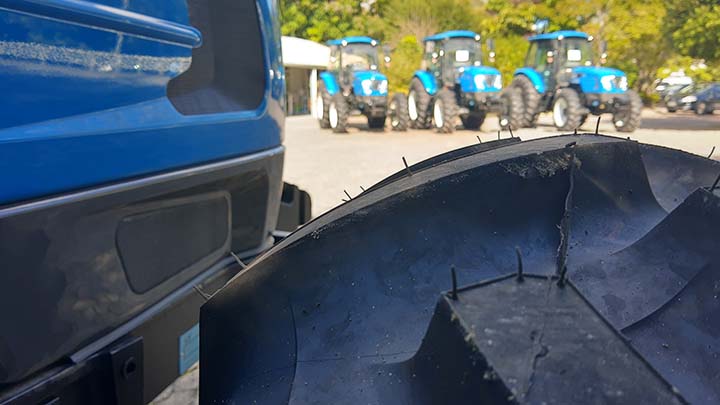 Estão chegando às escolas agrícolas do RS, tratores, camionetes, equipamentos em geral que vão desde energia solar até computadores, notebooks e centrais de multimídia.