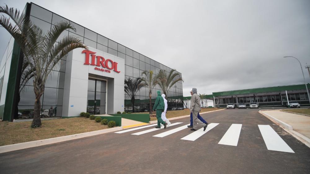 Considerado o maior investimento industrial já realizado no município, a fábrica da Tirol de Ipiranga vai contribuir com a geração de renda na cidade por meio de 160 empregos diretos, além da ativação de uma cadeia econômica na região com 150 fornecedores