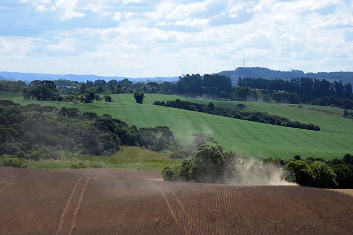 Os empreendedores rurais têm focado grande parte dos investimentos em projetos para adoção de novas tecnologias e sustentabilidade, mostrando o alto nível da agricultura e pecuária que praticam e seu compromisso com o meio ambiente e com as futuras geraçõ