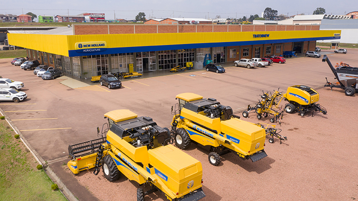 A trajetória da Tratornew é fruto da sociedade entre Eugênio Ienk Ferreira, Luiz Ubirajara Gomes da Silva, Walter Ivar Van Halst, Cornélis Wilhelmus Schreurs e Celso Schlüter (em memória) e herança da tradição de empresas consagradas da região.