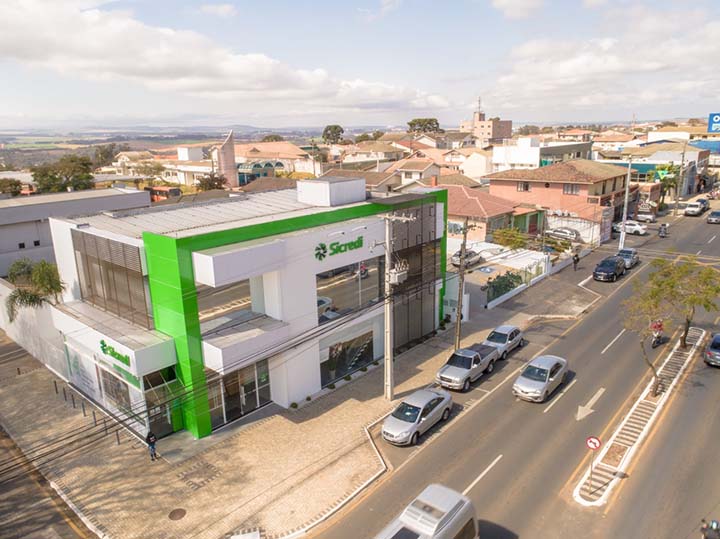 A Sicredi Campos Gerais PR/SP reinaugurou na última terça-feira, (3), a agência de Oficinas.