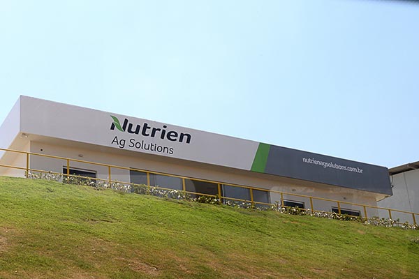  Para a Nutrien, essa aquisição oferece importantes oportunidades para seu crescimento no mercado agrícola brasileiro, assim como favorece o fornecimento de novas ofertas e soluções para ajudar os produtores agrícolas a se tornarem mais rentáveis e a expa