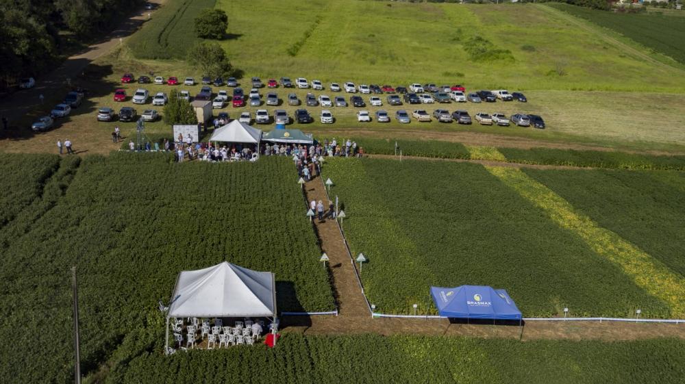 O dia de campo Coopagricola é uma ótima oportunidade para o produtor da região ficar atualizado com novas tecnologias além de poder fazer grandes negócios.