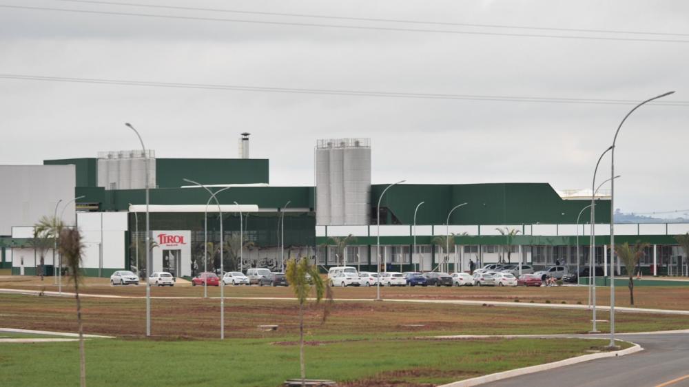 Somente na nova fábrica, inaugurada em Ipiranga (PR), foram mais de R$150 milhões de investimentos e uma capacidade de produção diária de 600 mil litros de leite UHT 