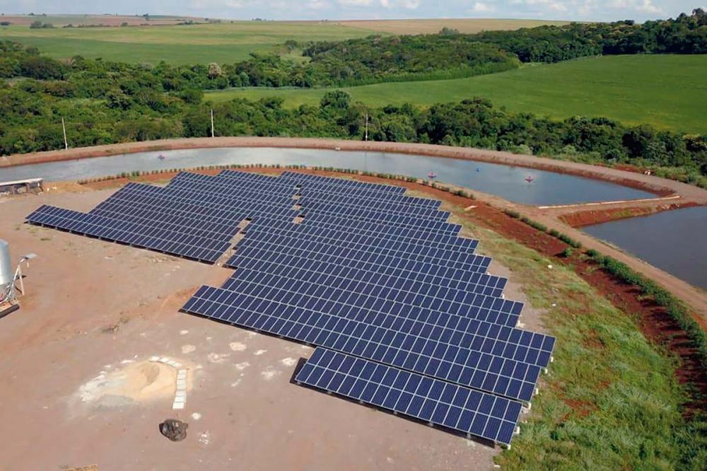 Se o produtor rural consumir menos energia do que produziu, esse excedente se converte em créditos de energia que poderão ser utilizados nos meses em que a produção for inferior ao consumo.