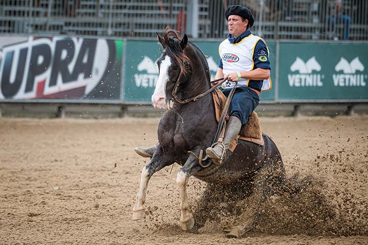 O cavalo uruguaio Colibri Matrero, montado pelo ginete Gabriel Marty conquistou o bicampeonato.