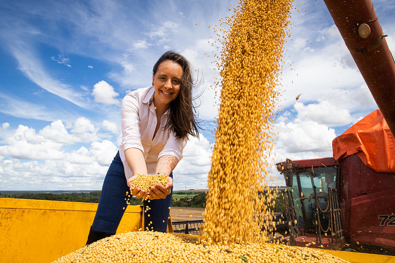 Apesar dos desafios, a presença feminina na cadeia da soja pode instigar mudanças interessantes em relação à profissionalização do setor e às adoções de inovações e de novas práticas produtivas. Foto Sistema CNA/SENAR - Wenderson Araujo