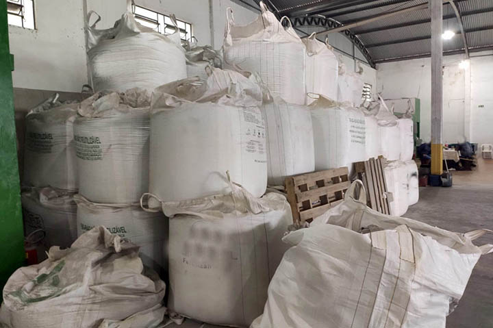 PCPR apreende 111 toneladas de fertilizantes de origem ilícita avaliada em R$ 1,7 milhões em Colombo - Curitiba, 06/10/2021 - Foto: PCPR