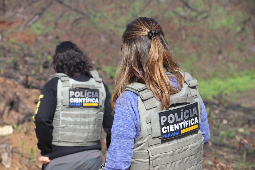 A Seção de Crimes Ambientais, vinculada ao Instituto de Criminalística da Polícia Científica do Paraná, desde a sua criação, em dezembro de 2019, tem atuado com peritos criminais, especialistas na área, com intuito de comprovar a prática de condutas crimi