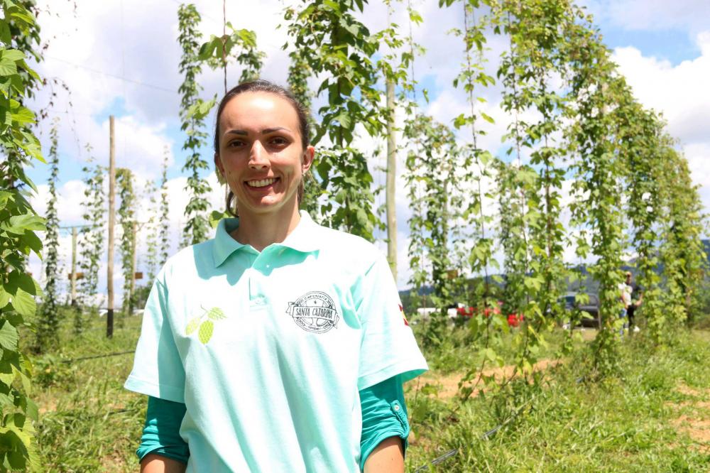Engenheira Agrônoma, formada pela Udesc Lages, Mariana Mendes Fagherazzi também é uma das fundadoras da Associação Brasileira de Produtores de Lúpulo (Aprolúpulo), com sede na universidade.