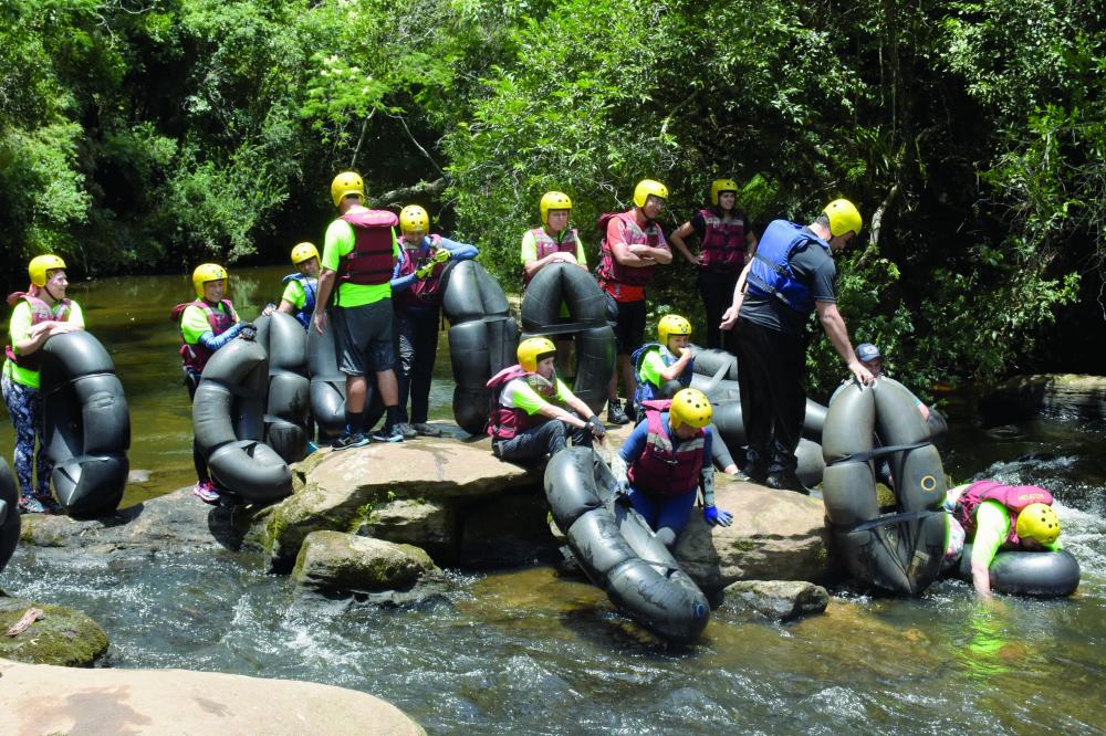O setor do turismo faturou em 2019, R$ 238,6 bilhões, considerando as atividades de hospedagem e similares, bares e restaurantes, transporte de passageiros, agências de viagens e cultura e lazer. O número de pessoas formalmente empregadas nas atividades t