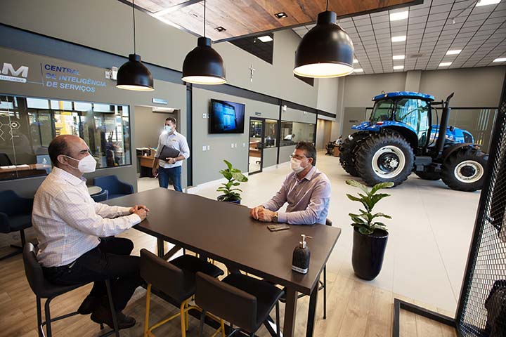  O novo conceito de lojas é uma iniciativa inédita, que poderá inclusive ser replicada e servir de inspiração para concessionárias New Holland no mundo todo. 