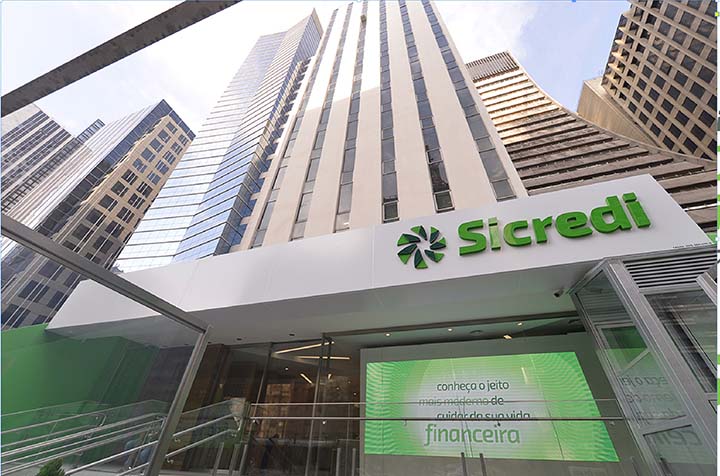 O Sicredi está presente em mais de 1,5 mil municípios, com cerca de duas mil agências e 30 mil colaboradores Créditos: divulgação