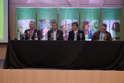 Assembleia Geral Extraordinária de Delegados na sede da cooperativa em Ponta Grossa. 