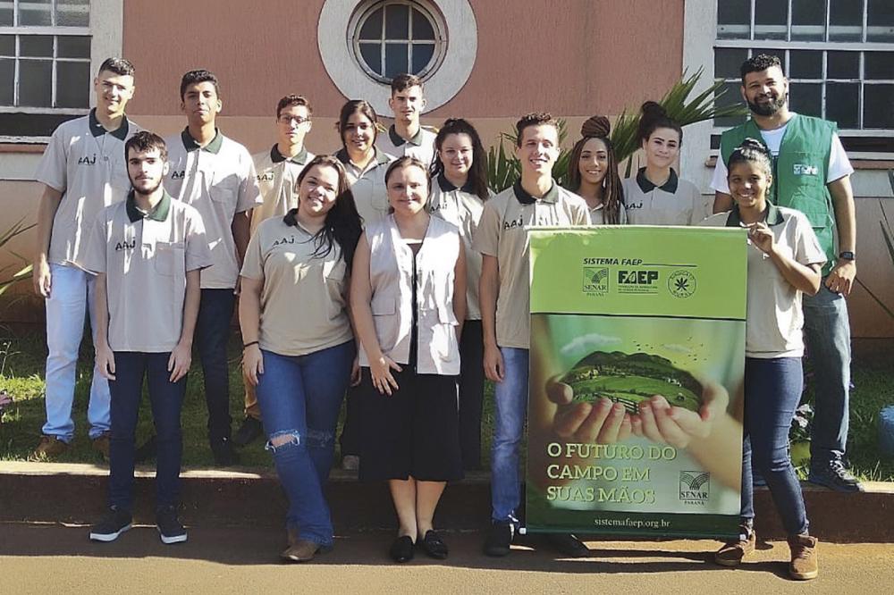 Para esta primeira turma, o Genesis Group selecionou 12 jovens, contratados como aprendizes. Paralelamente, o SENAR-PR formatou o curso, com 960 horas-aula, e disponibilizou material didático e os instrutores.