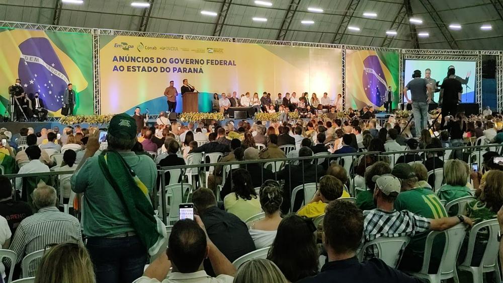 Bolsonaro entrega Títulos de Propriedade a Agricultores do Paraná.