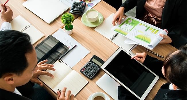 As empresas que adotam estratégias de acordo com essas práticas se destacam e, como consequência de performance, têm como resultado o reconhecimento de compradores e fornecedores. 