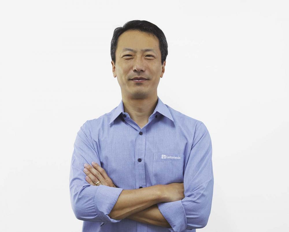 Aos 48 anos, Seung Hyun Lee possui mais de 25 anos de experiência em empresas nacionais e multinacionais.