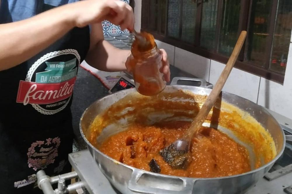 Agroindústria aposta na variedade de produtos e conquista mercado - Elizeu e Ivone Queiroz, de Mamborê, são um exemplo desse segmento que a cada dia mais se profissionaliza em todo o estado. - Curitiba, 18/11/2021 - Foto: IDR-Paraná