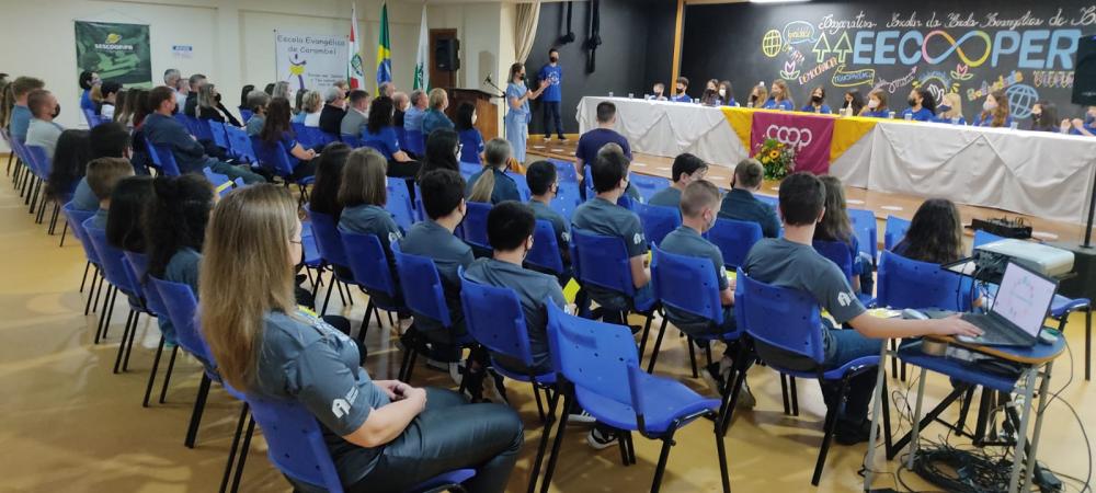 A inovação desse sistema educacional está na atuação dos associados. O Conselho de Administração deverá ser composto por, no mínimo, um aluno de cada ano escolar.