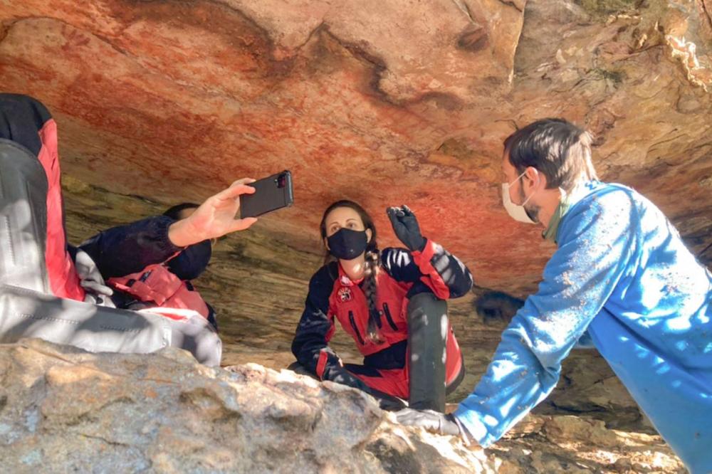 Projeto da UEPG realiza inventário de sítios arqueológicos com pinturas rupestres nos Campos Gerais Foto: UEPG