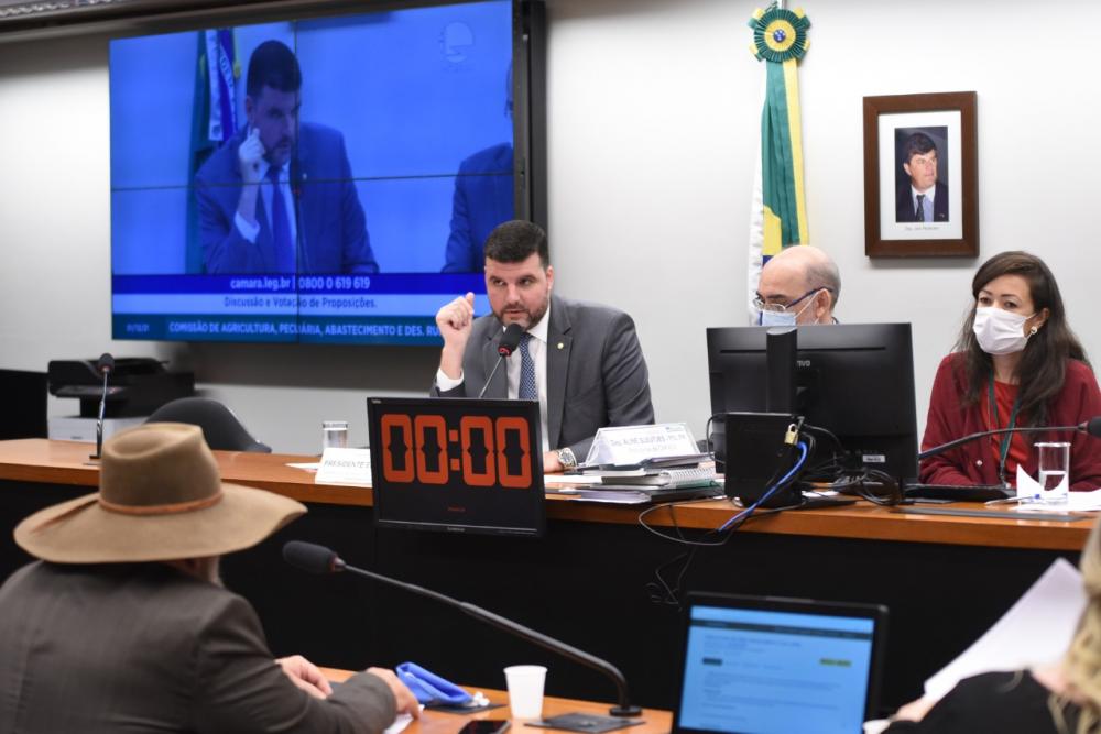 “Nosso trabalho é garantir que a cadeia de biocombustíveis e os produtores rurais não sejam ainda mais penalizados por essa situação”, argumente o deputado Pedro Lupion