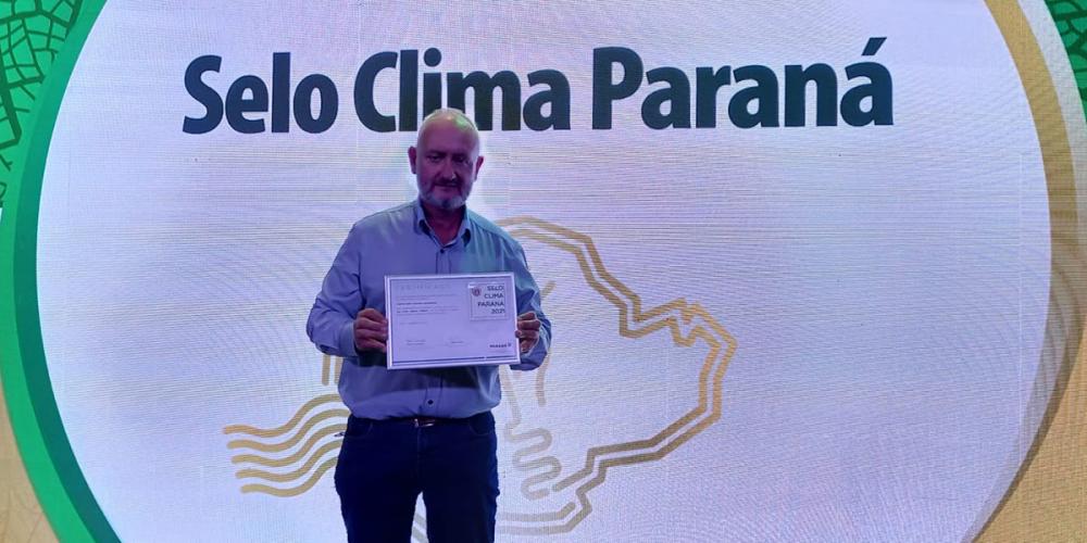 O Coordenador de Produção da UFR Piraí do Sul, Volnei Pereira, durante a cerimônia de entrega do certificado