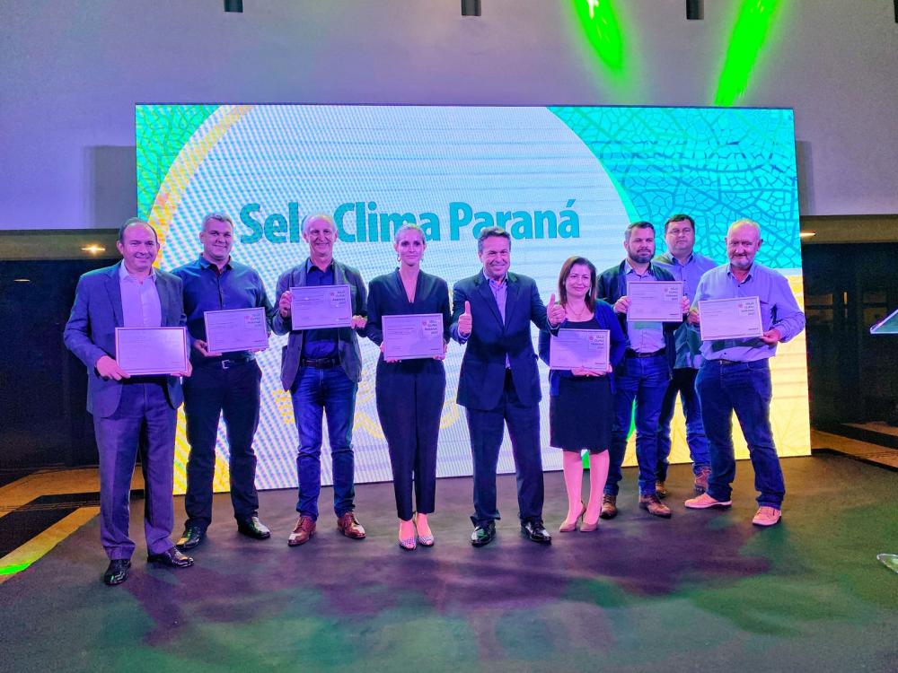Representantes das cooperativas do Paraná durante a premiação Créditos: divulgação
