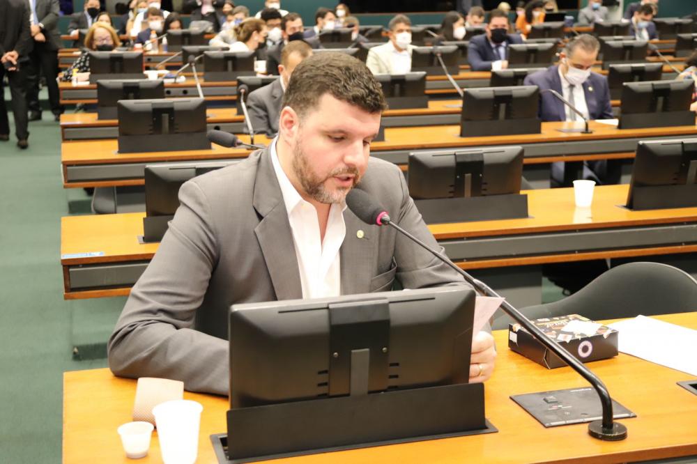 “O que parece é que se cria um imposto de exportação, disfarçado de imposto de renda. A decisão cria grave impacto econômico para as empresas, afetando investimentos, competitividade e o futuro desde negócio