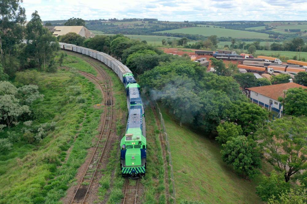 A ideia do projeto da Nova Ferroeste, que ligará Maracaju (MS) a Paranaguá (PR), é que o trecho da Serra do Mar seja construído em pista dupla para permitir o tráfego de locomotivas nos dois sentidos ao mesmo tempo, dando mais agilidade ao transporte.Ferr