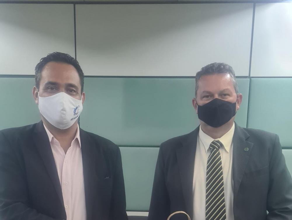 A prorrogação atendeu a um pedido da ABRALEITE para que os pequenos laticínios e cooperativas possam continuar a venda de leite para estabelecimentos sob Inspeção Federal (SIF). É importante que busquem sua inscrição no SISB.