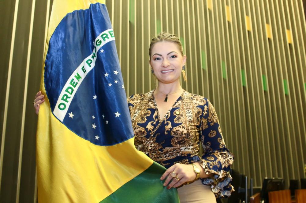 Cogitada para o Senado, a deputada falou sobre seu orgulho e disse que está fazendo o seu melhor, o restante é confiar nos resultados, no governo federal e em Deus.