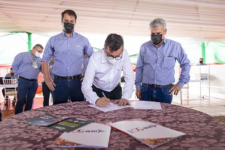 Formalidade prevê estágios nas diversas áreas do conhecimento a alunos dos cursos de graduação e pós-graduação - Foto: UEM