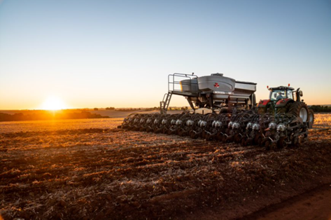 Conjunto de trator e plantadeira Massey Ferguson garante rendimento operacional até 19% superior