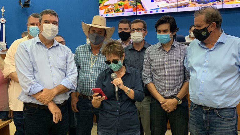 “A Agricultura brasileira vai ganhar muito com a implantação dessa fábrica, que vai produzir fertilizantes nitrogenados, a ureia que é imprescindível para que a nossa agricultura seja cada vez menos dependente desses nutrientes”, ressaltou a ministra. 