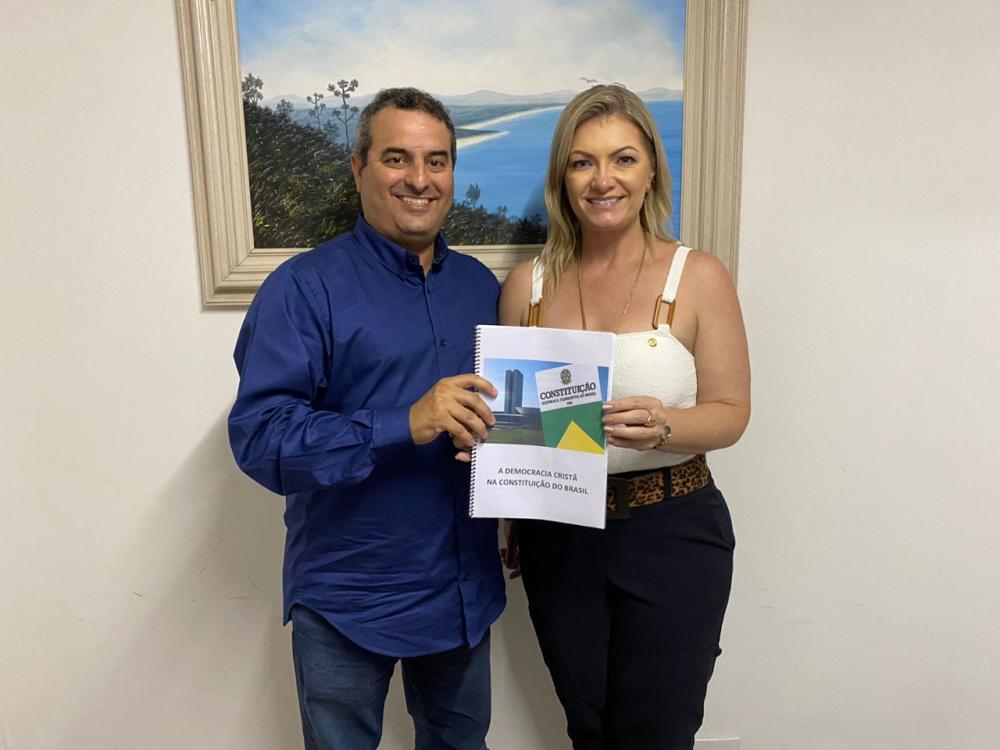 Em algumas semanas a pré-candidata ao senado deve anunciar a sua nova casa para 2022, para que possa fortalecer ainda mais o palanque para o Presidente Jair Bolsonaro no Estado do Paraná.