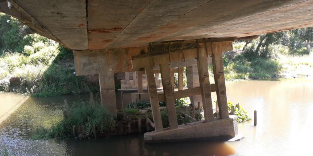 Segundo o termo de vistoria, a interdição se dá pelo fato da ponte contar com um trânsito constante de veículos pesados.