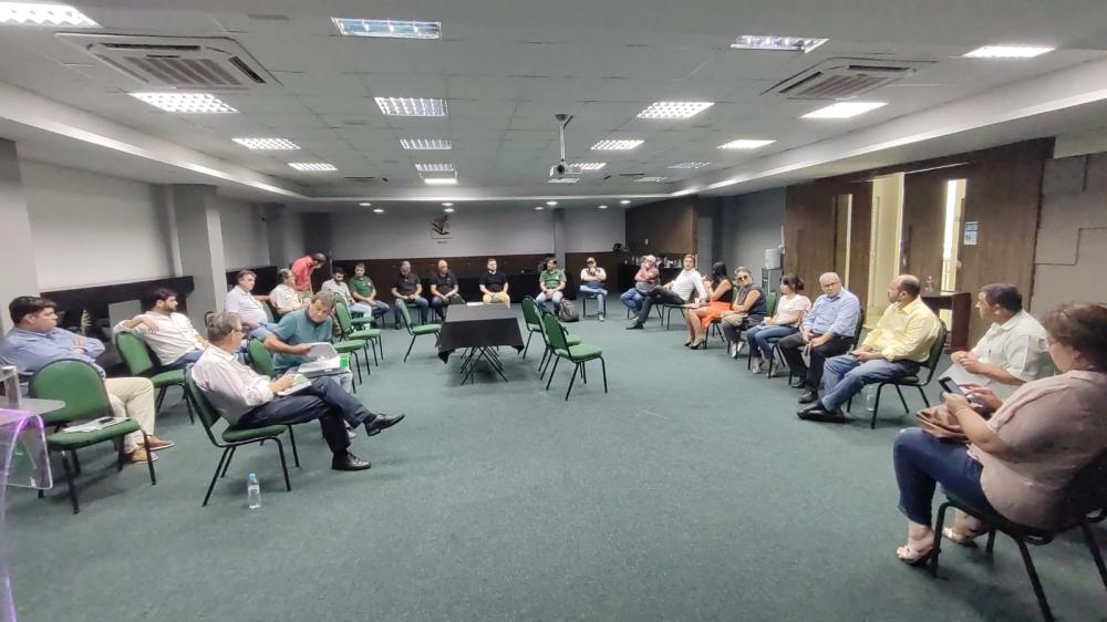 Sindicato Rural de Ponta Grossa, produtores rurais e instituições discutem o Valor de Terra Nua, o qual será utilizado como parâmetro para a Declaração do ITR. Foto Toninho Anhaia