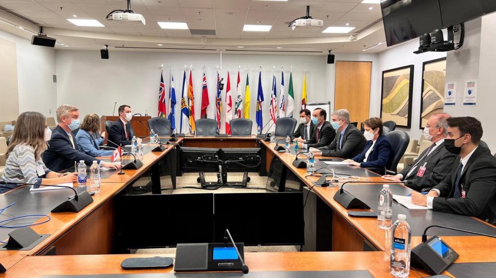 Tereza Cristina se reuniu hoje com o Vice-Ministro da Agricultura do Canada, Paul Samson. No encontro, foram tratados temas como sustentabilidade e cooperação entre os dois países na área de pesquisa e tecnologia.
