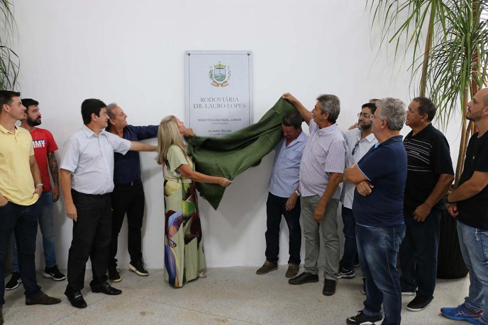 A solenidade contou com a presença de secretários, vereadores, familiares do homenageado e convidados.
