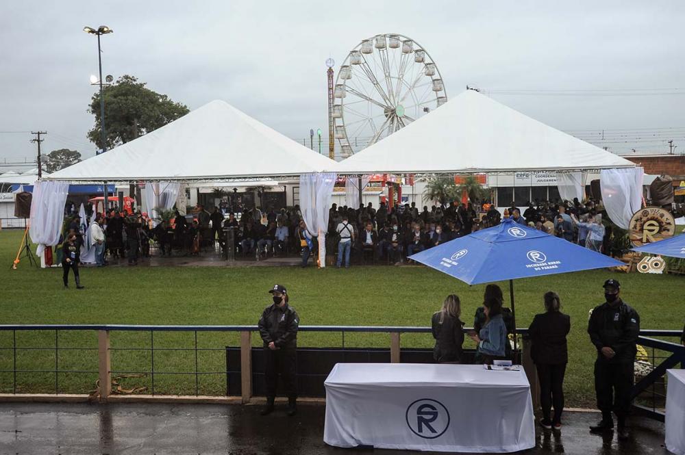 Estimulada pela demonstração de resiliência do agronegócio na pandemia, a Sociedade Rural do Paraná, após dois anos consecutivos de cancelamento, resolveu apostar no evento que consagra uma marca histórica: 60 anos evento, nos 75 anos de existência da SRP