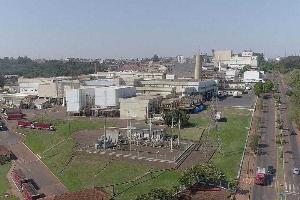  BRF oferece salário inicial a partir de R$ 1.432 (após três meses, valor passa para R$ 1.500) e benefícios.
