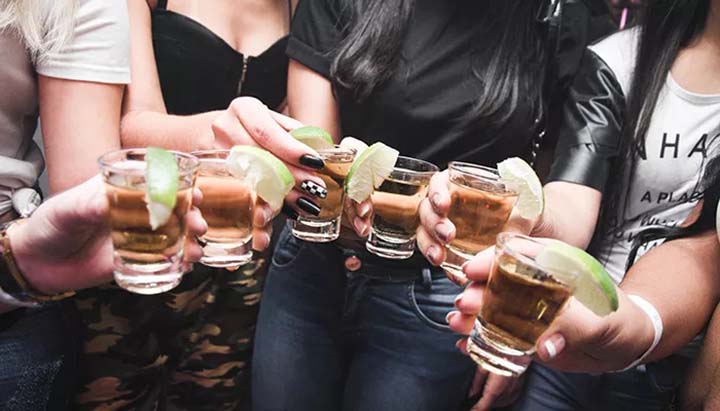 A pesquisa revelou um dado importante em relação ao consumo de bebidas alcoólicas e as mulheres: segundo o levantamento, levando em consideração os sete anos, o número de consumidoras cresceu 31,8%, enquanto que o número de consumidores aumentou apenas 2,