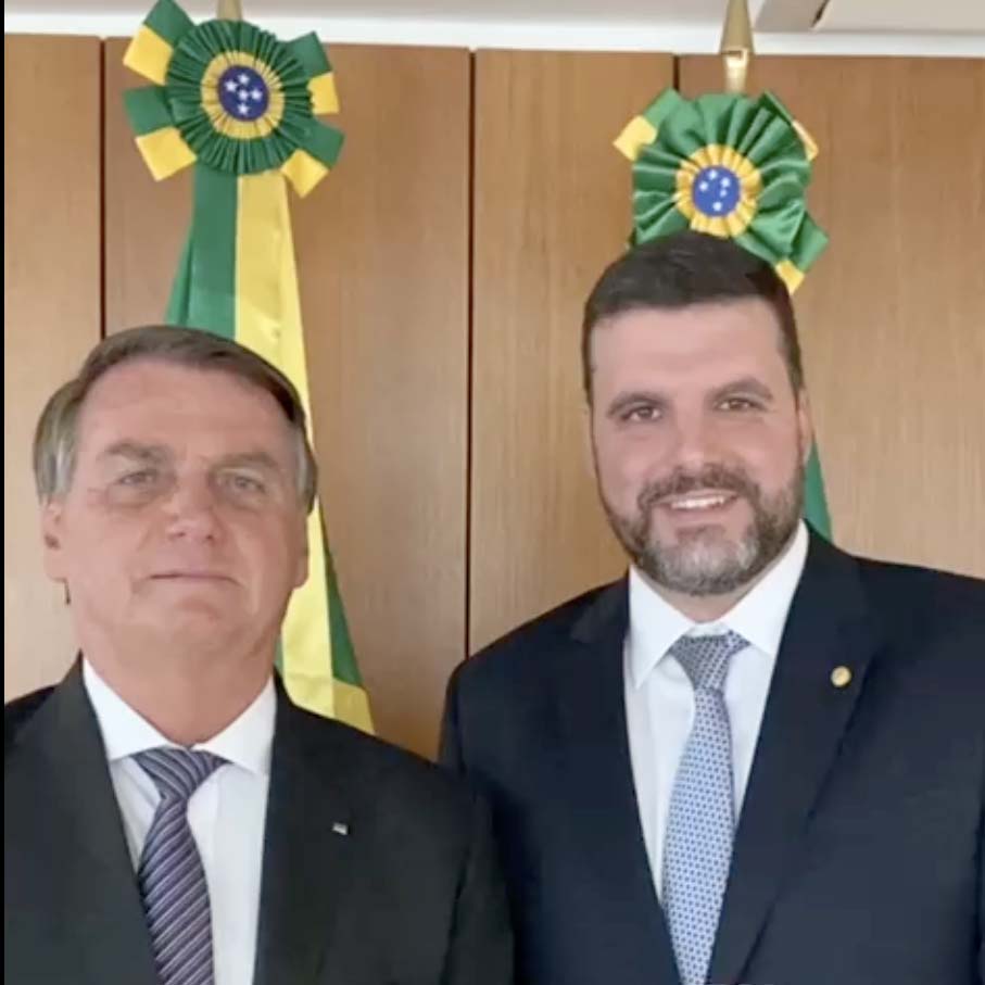 O deputado federal Pedro Lupion (PP), em suas redes sociais ao lado do presidente Jair Bolsonaro, fala emocionado da visita do presidente ao municipio de Londrina e Bandeirantes.