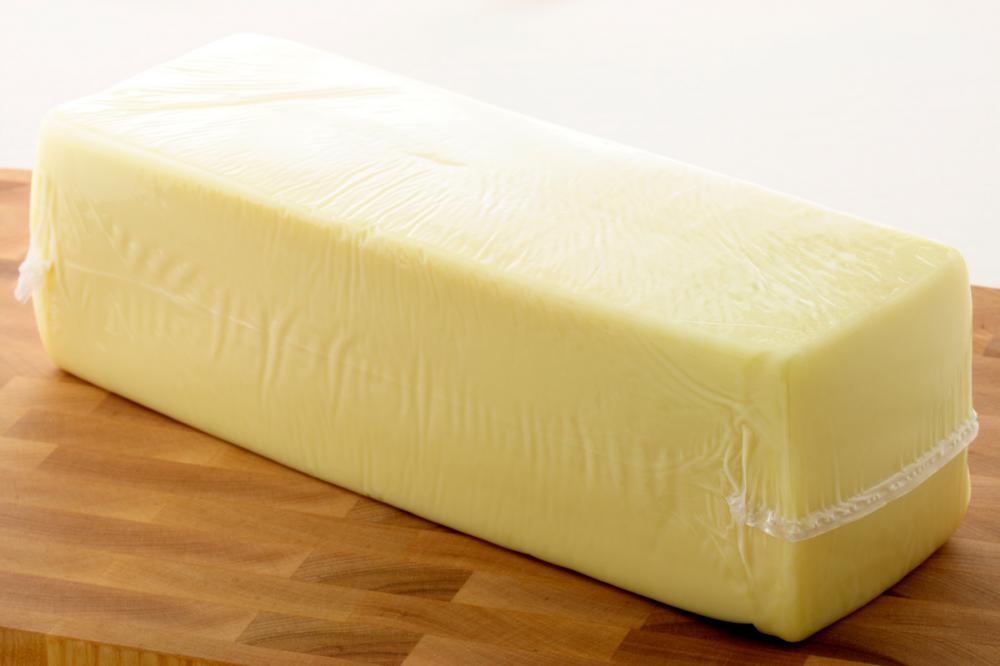 O derivado teve queda de 2,9% no preço e perdeu 7% no mix de comercialização em abril, comparado com março, cedendo participação para produtos como leite spot, em pó e pasteurizado. 