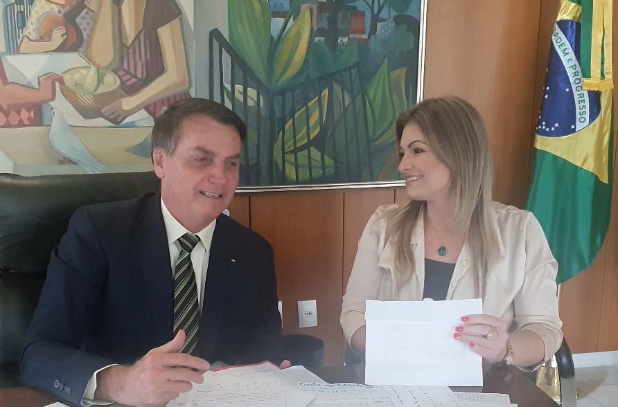 A deputada garantiu R$ 10 milhões em recursos por meio de emenda parlamentar para as obras de infraestrutura no distrito de Socavão. 