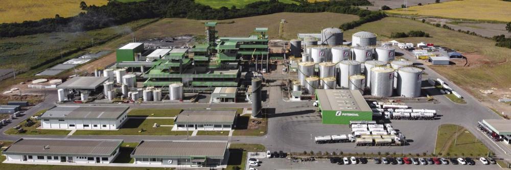 Há décadas, o Brasil busca reduzir a dependência do diesel mineral (de petróleo) apostando no biodiesel, fabricado com óleos de origem vegetal, mais sustentável e menos poluente.