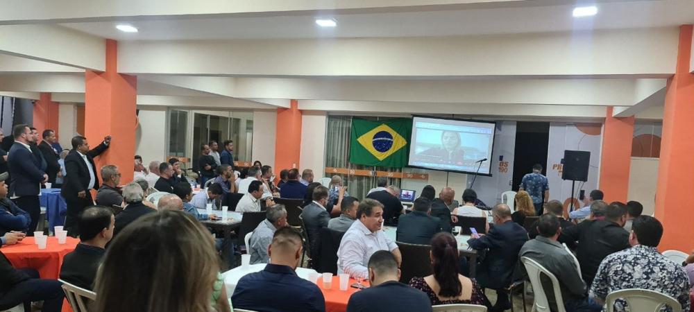 A comitiva paranaense contou com mais de 190 prefeitos e mais de 130 vereadores e lideranças. 